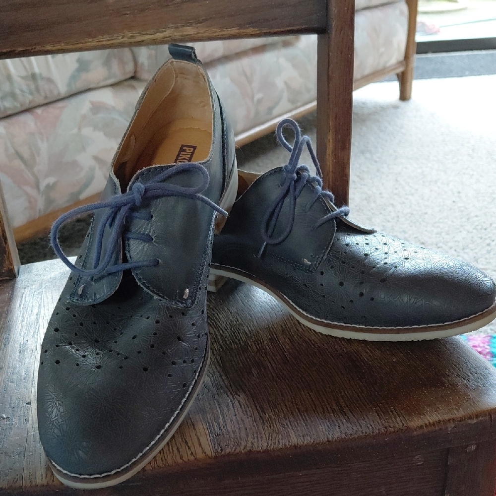 PIKOLINOS Dark Blue Leather Flats